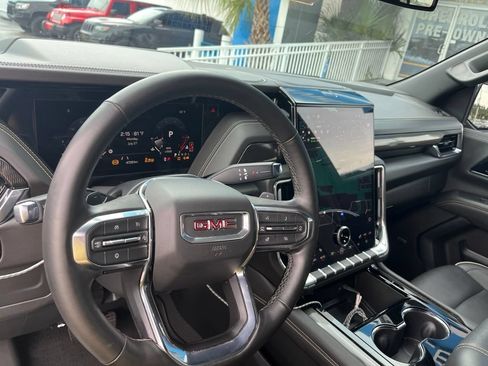 Used 2025 GMC Yukon XL Elevation RWD image 3