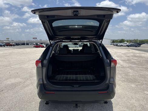 Certified 2021 Toyota RAV4 XLE FWD image 20