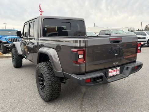 New 2025 Jeep Gladiator Sport image 5