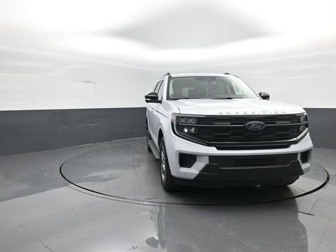 New 2026 Ford Expedition Active image 2
