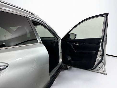 Used 2018 Nissan Rogue SV AWD/4WD image 31