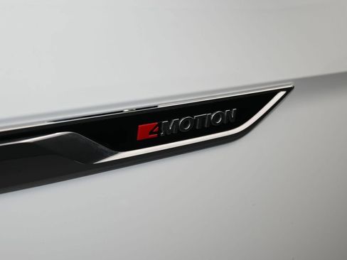 Used 2018 Volkswagen Atlas SEL Premium image 38