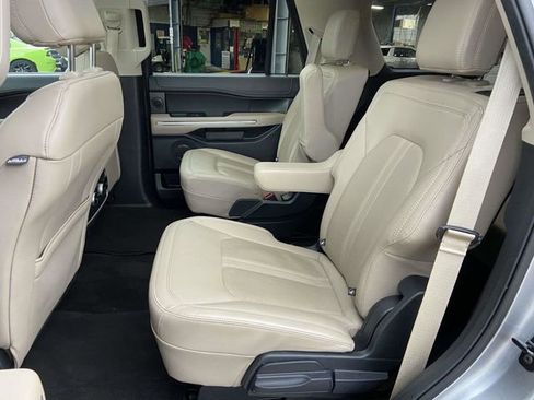 Used 2023 Ford Expedition Limited image 10