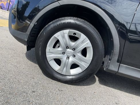 Used 2015 Toyota RAV4 LE AWD/4WD image 9