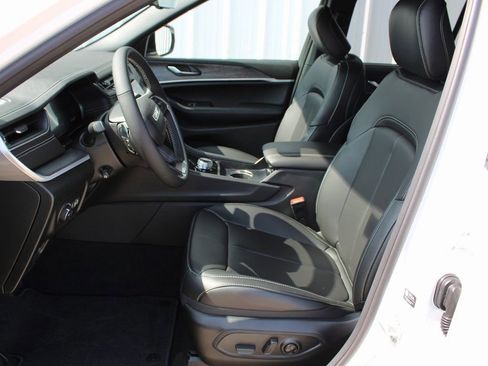 New 2025 Jeep Grand Cherokee Limited w/ Luxury Tech Group II image 12