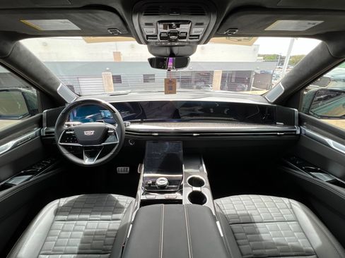 Certified 2025 Cadillac Escalade V w/ LPO, ONYX Package AWD/4WD image 10