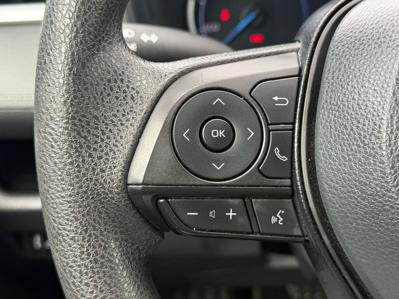 Used 2025 Toyota RAV4 XLE AWD/4WD image 14