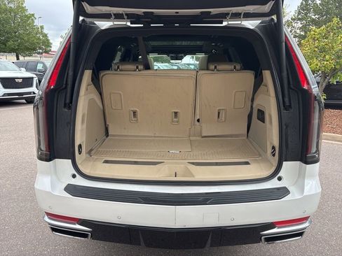 Certified 2022 Cadillac Escalade Premium Luxury AWD/4WD image 22