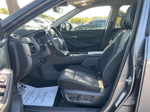 Used 2025 Nissan Rogue SV FWD image 8