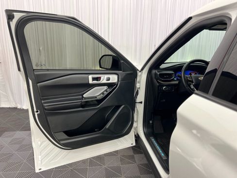 Used 2021 Ford Explorer Platinum AWD/4WD image 32