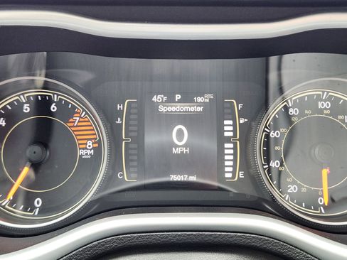 Used 2018 Jeep Cherokee Latitude Plus w/ Comfort/Convenience Group image 21