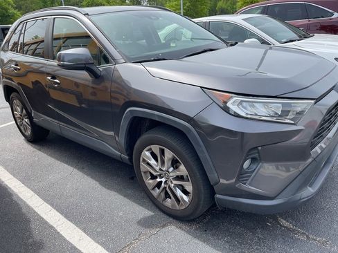 Used 2019 Toyota RAV4 XLE Premium image 4