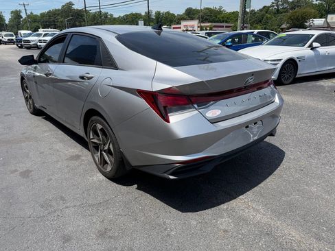Used 2023 Hyundai Elantra SEL w/ Convenience Package FWD image 5