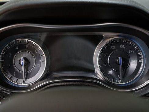 Used 2015 Chrysler 300 C w/ Light Group RWD image 21