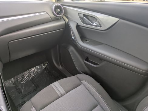 Used 2025 Chevrolet Blazer LT image 10