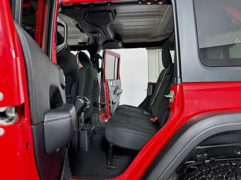 Used 2020 Jeep Wrangler Unlimited Sahara image 31