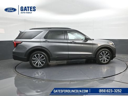 New 2026 Ford Explorer ST-Line image 3