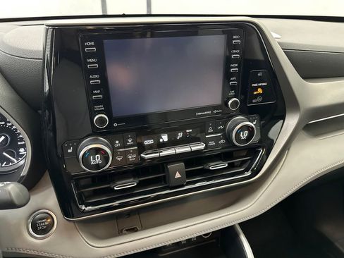Used 2020 Toyota Highlander XLE image 31