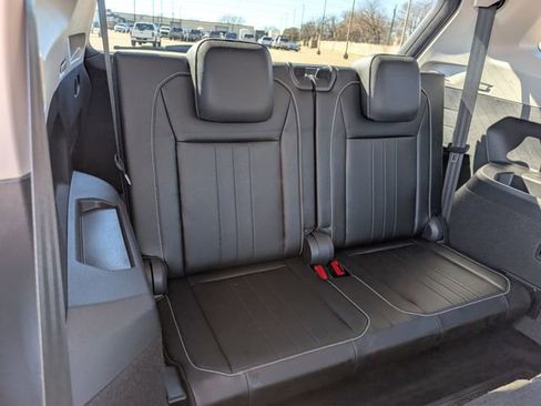 Used 2023 Volkswagen Tiguan SE image 25