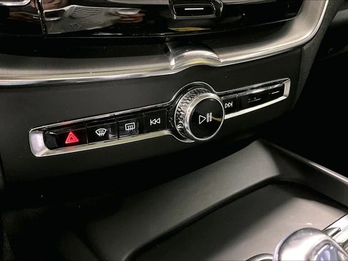 Used 2019 Volvo XC60 T8 Momentum w/ Advanced Package AWD/4WD image 31