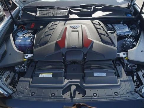 New 2025 Audi RS Q8 performance image 13