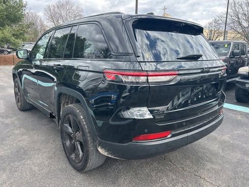 Used 2023 Jeep Grand Cherokee Limited w/ Luxury Tech Group II AWD/4WD image 3