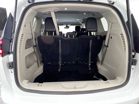 Used 2022 Chrysler Pacifica Touring-L image 34