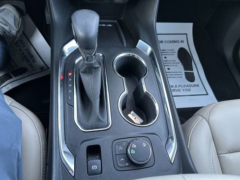 Used 2023 Chevrolet Traverse LT image 23