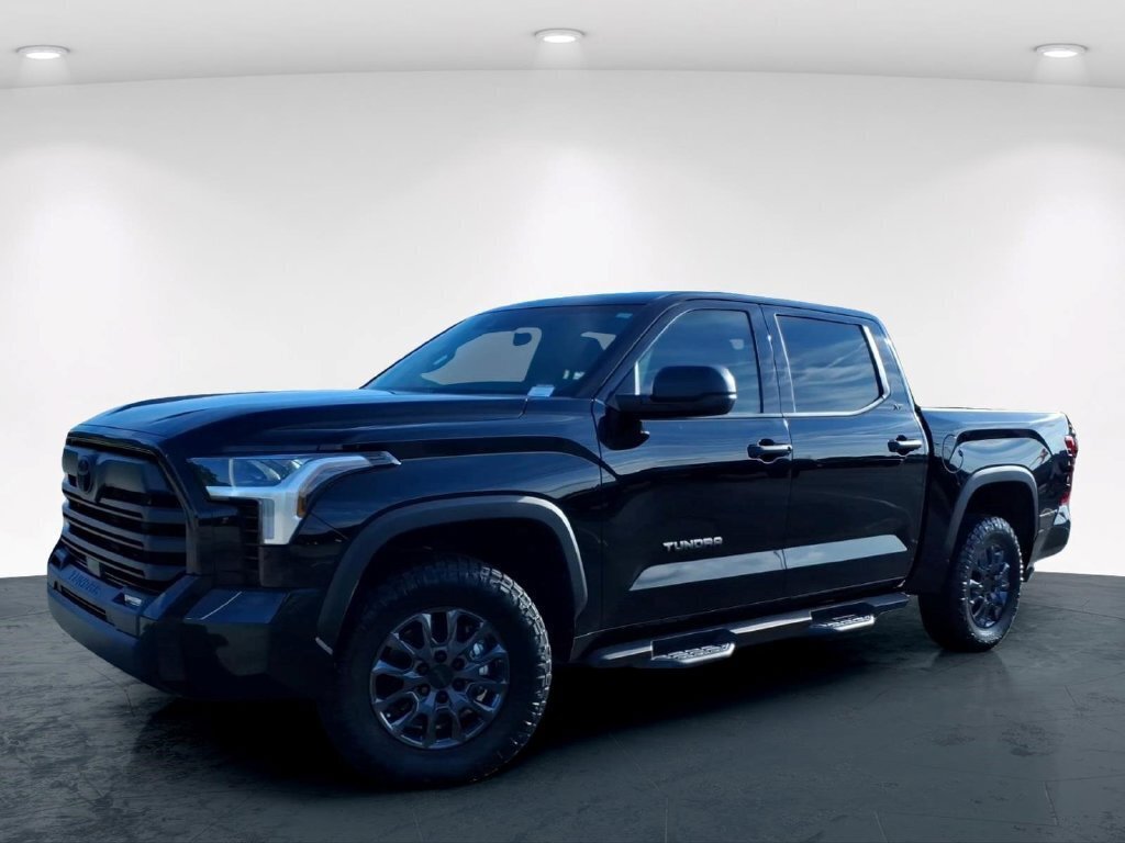 Used 2025 Toyota Tundra SR5 AWD/4WD image 2