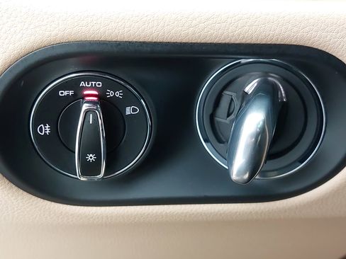 Certified 2025 Porsche Macan image 28