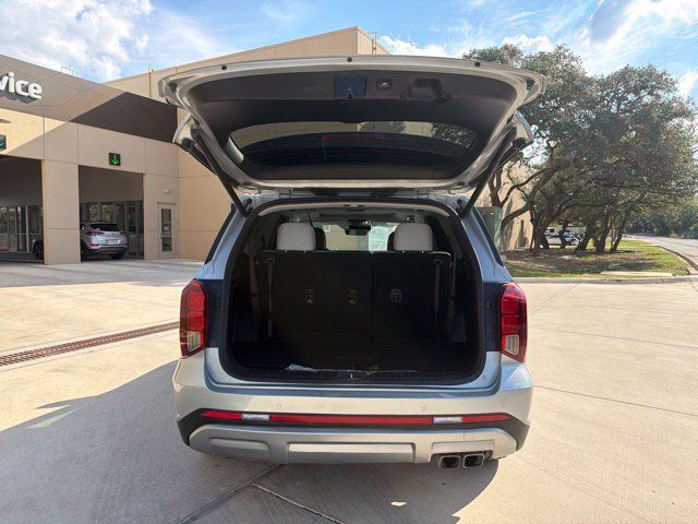 Used 2023 Hyundai Palisade SEL w/ Premium Package FWD image 4