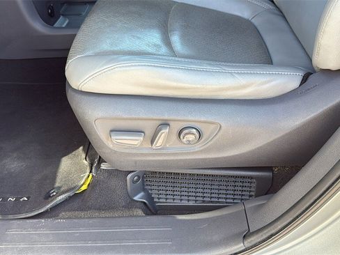 Used 2021 Toyota Sienna Limited image 10