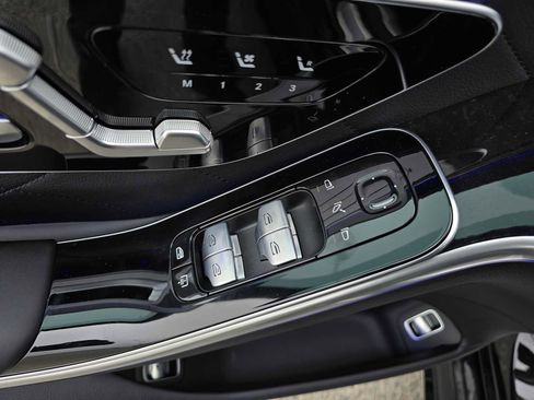 Used 2024 Mercedes-Benz S 580e 4MATIC Sedan image 24
