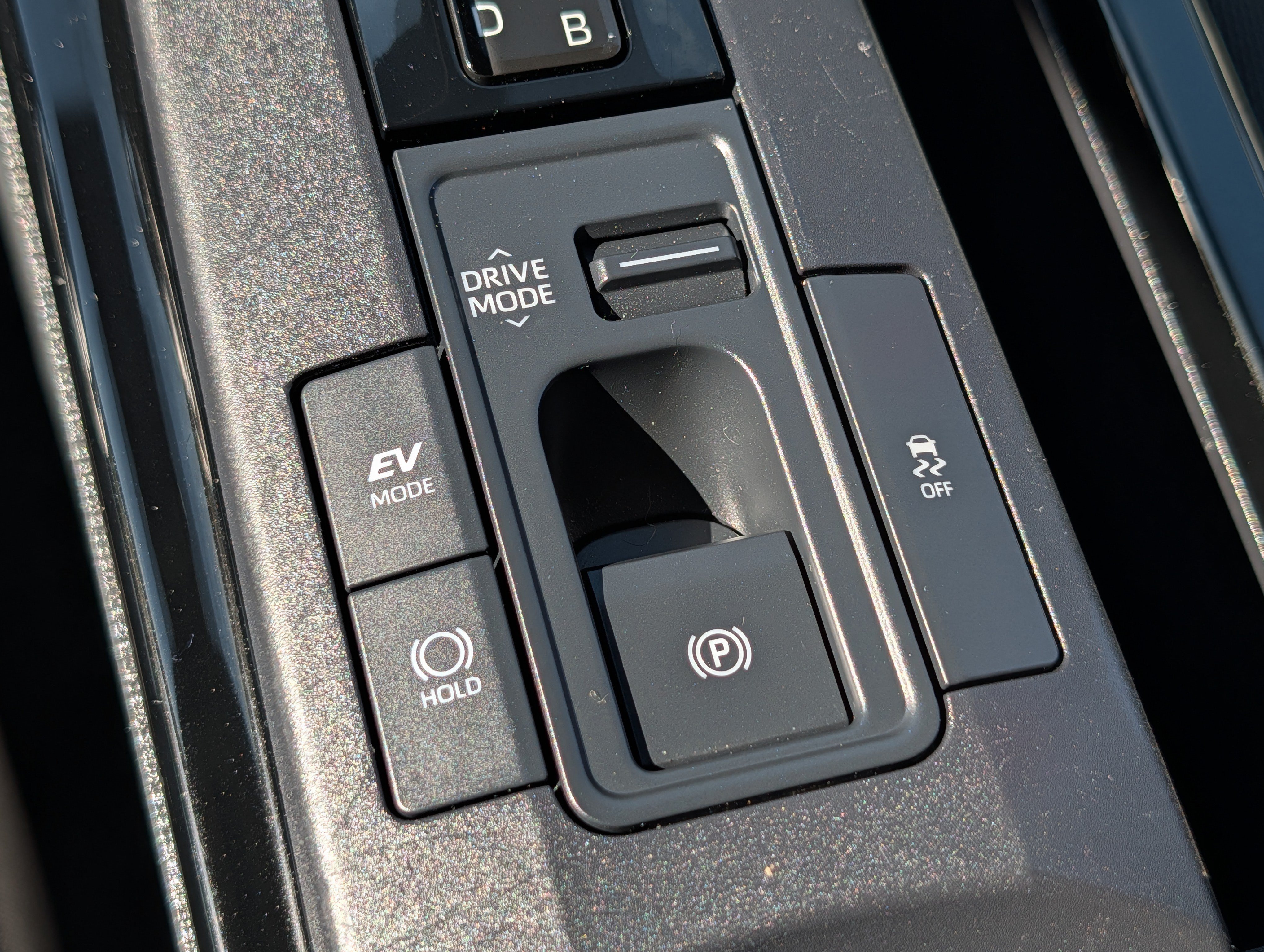 Used 2025 Toyota Prius LE AWD/4WD image 28