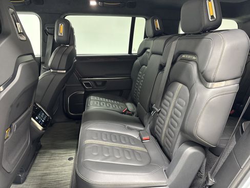 Used 2023 Rivian R1S Launch Edition image 21