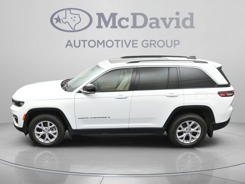 Used 2022 Jeep Grand Cherokee Limited w/ Trailer Tow Prep Group (B) AWD/4WD image 39
