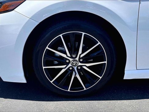 Used 2021 Toyota Camry SE w/ Carpet Mat Package (TMS) FWD image 12