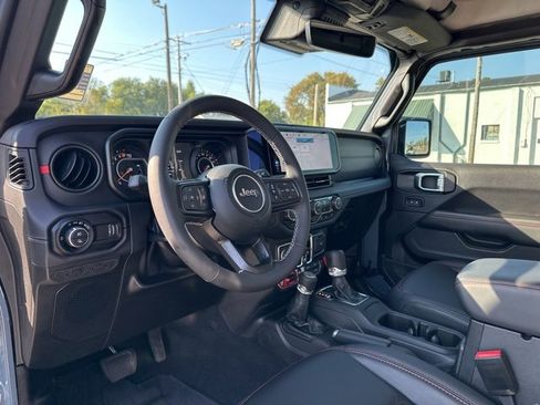 Used 2025 Jeep Gladiator Rubicon w/ Safety Group image 14