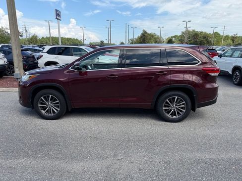 Used 2018 Toyota Highlander XLE AWD/4WD image 12