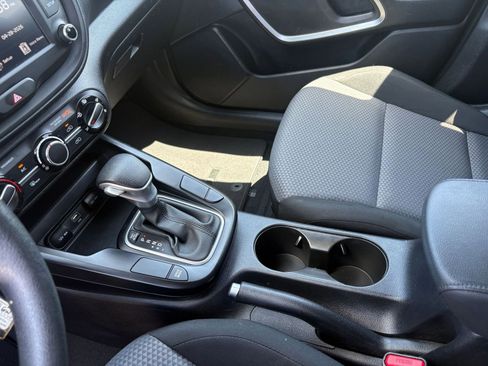Used 2025 Kia Soul LX w/ LX Technology Package FWD image 39