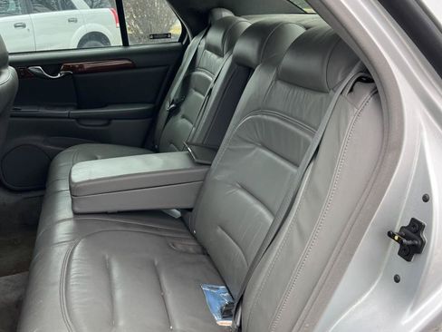 Used 2002 Cadillac De Ville FWD image 17
