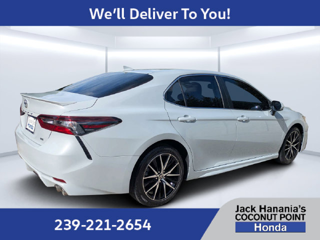 Used 2023 Toyota Camry SE w/ Cold Weather Package FWD image 3
