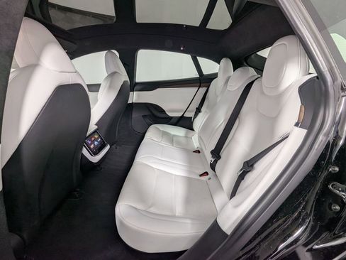 Used 2022 Tesla Model S image 19