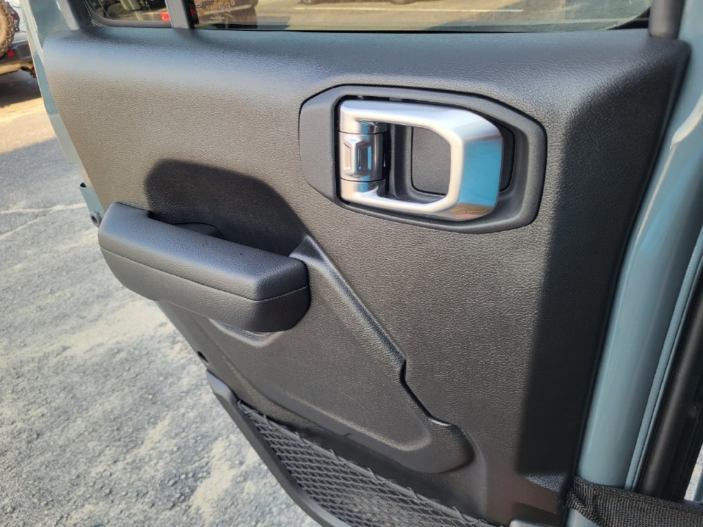 Used 2026 Jeep Gladiator Mojave AWD/4WD image 16
