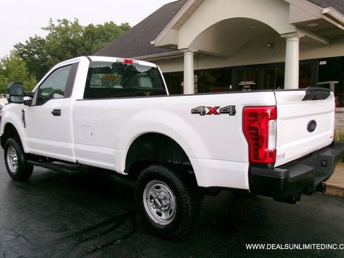 Used 2017 Ford F250 XL w/ Power Equipment Group AWD/4WD image 4