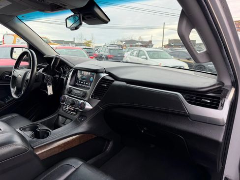 Used 2019 Chevrolet Suburban LT AWD/4WD image 19
