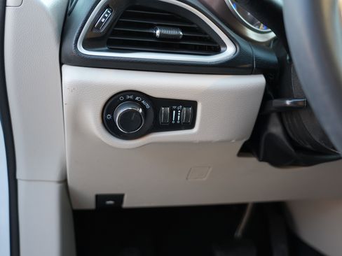 Used 2023 Chrysler Voyager LX image 20