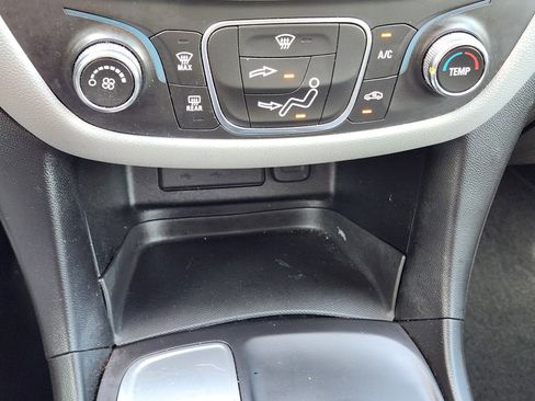 Used 2019 Chevrolet Equinox LS image 14