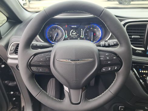 New 2026 Chrysler Pacifica Select w/ S Appearance Package image 11