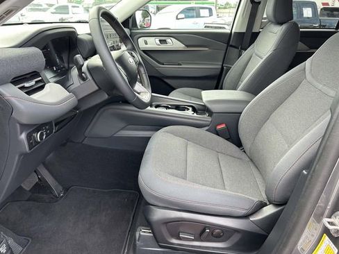 Used 2025 Ford Explorer Active RWD image 16